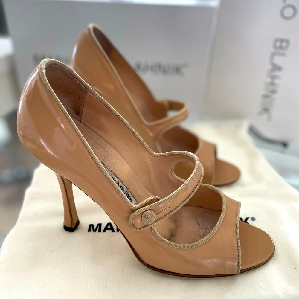 Manolo Blahnik Nude Patent Pumps